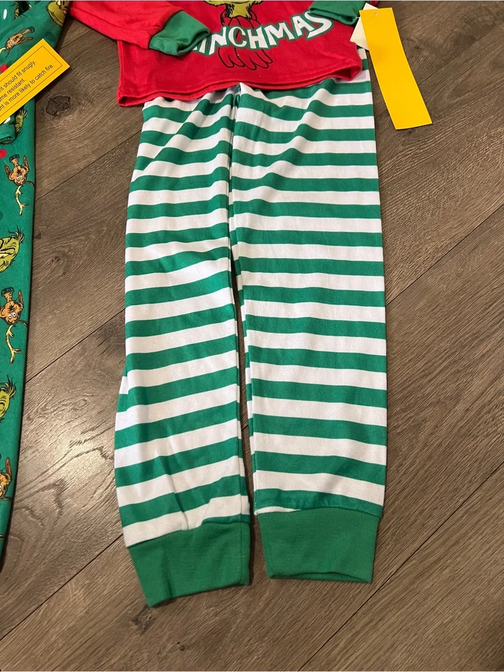 2 Pairs “ The Grinch” Pajama Sets Size 6 New